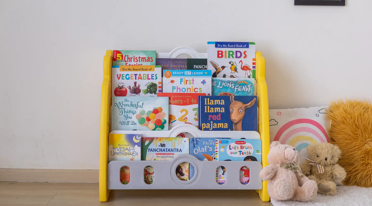 Space-Saving Kids Bookshelves for Small Bedroom