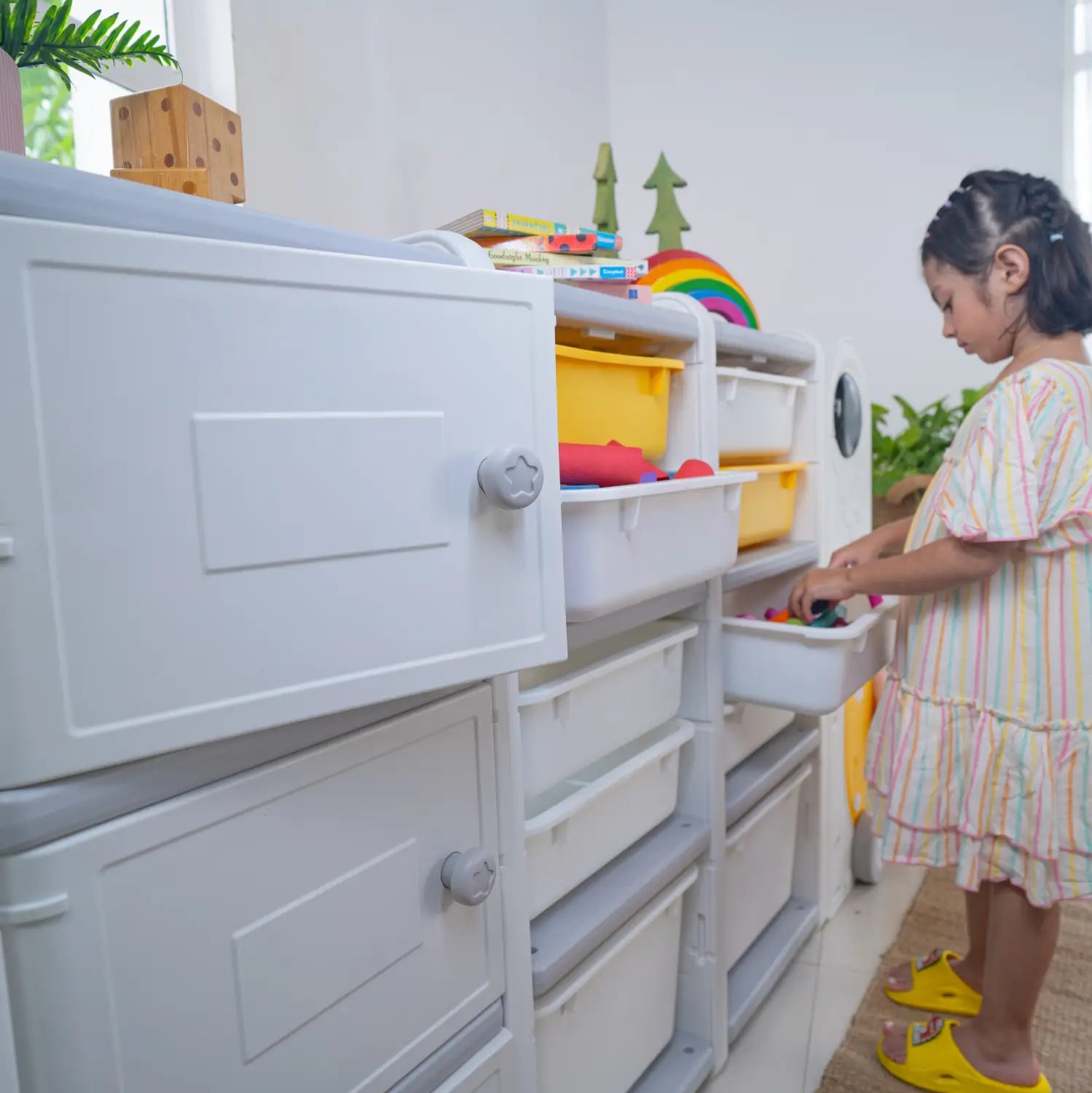 3 Tips to Teach Organizing Habits to Toddlers